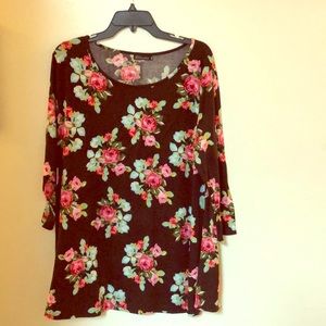 Pretty tunic with flowers!